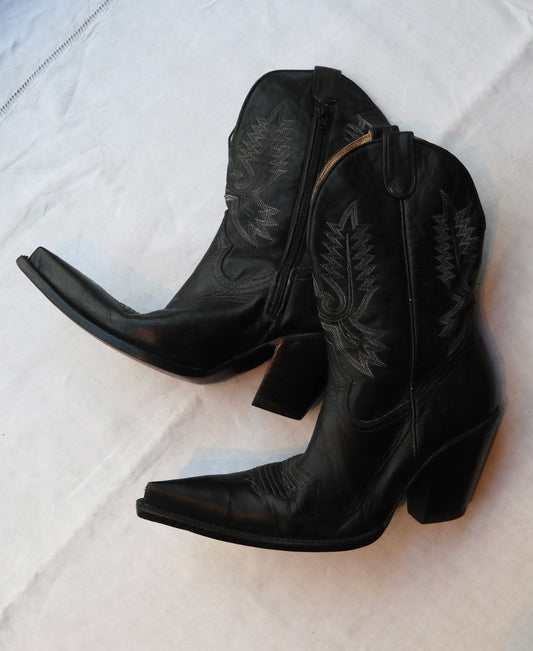 Vintage Black Cowboy Boots / 6