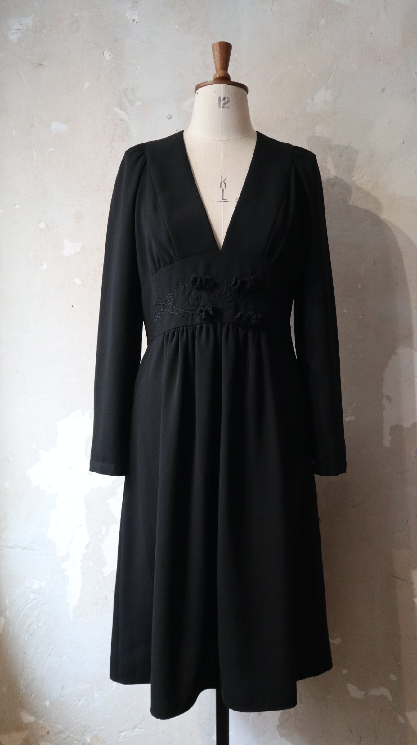 Vintage Black Dress / 12